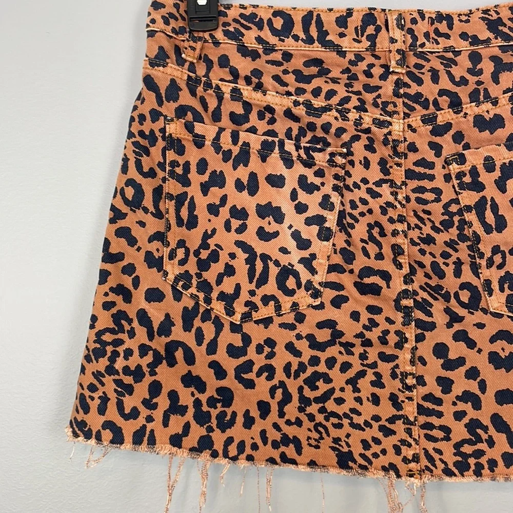 Free People. We The Free Zip It Up Leopard Print Denim Mini Skirt. Size 30